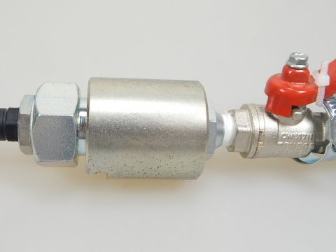 Connection between pump and flexi hose by COUPLING SET IVC 